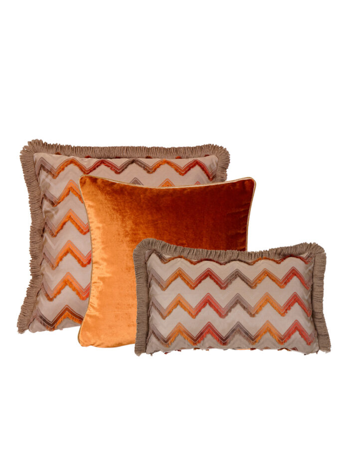 Turuncu zigzag desenli ve püsküllü 3lü kırlent kılıfı kombini